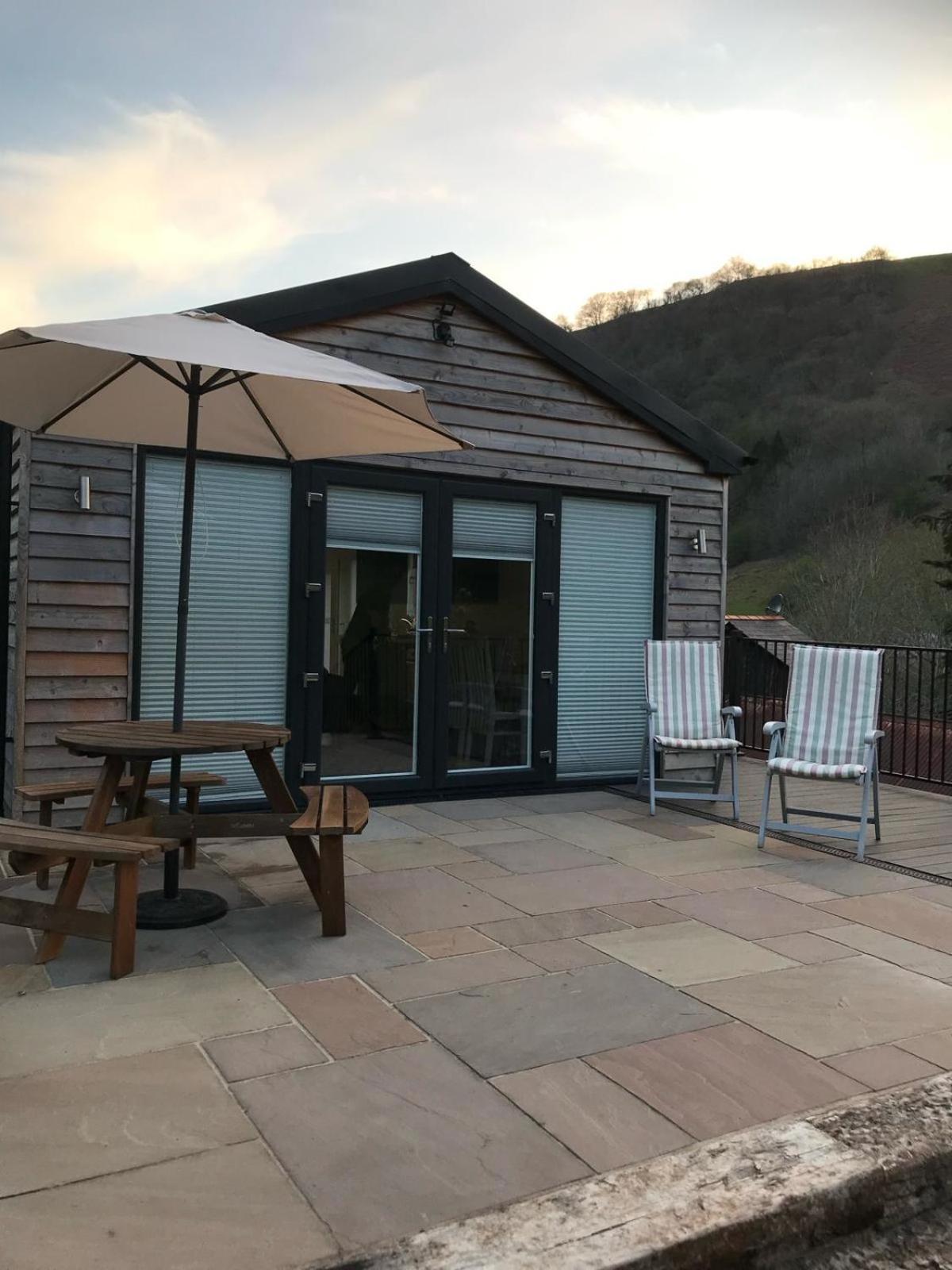 The Lodge Llangollen Exterior foto